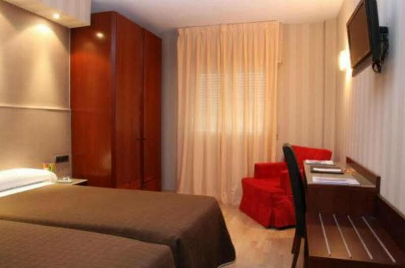 Hotel Villa De Barajas Madrid Eksteriør bilde